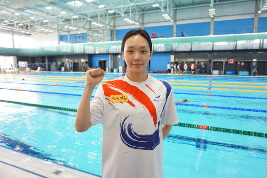 16일(현지시간) 2022 국제수영연맹(FINA) 세계선수권대회가 열리는 헝가리 부다페스트에서 수영 국가대표팀 김서영이 기념 촬영하고 있다. <올댓스포츠 제공>